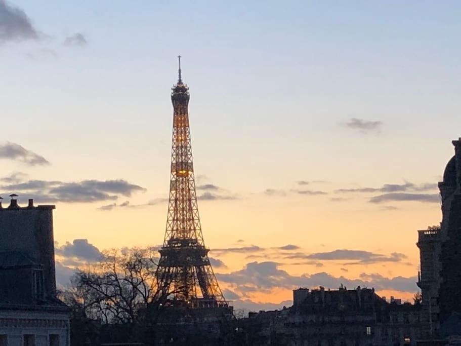 View Eiffel Tower * Paris