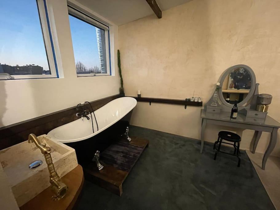 View Eiffel Tower Apartment Paris