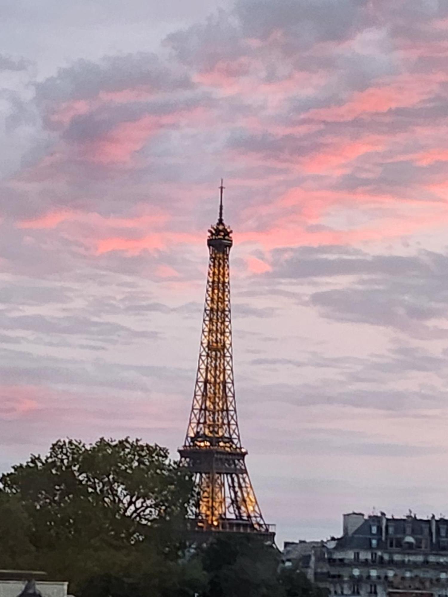 View Eiffel Tower Apartment Paris